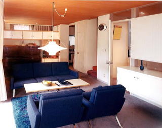 天井面に鏡、室内を広く見せる