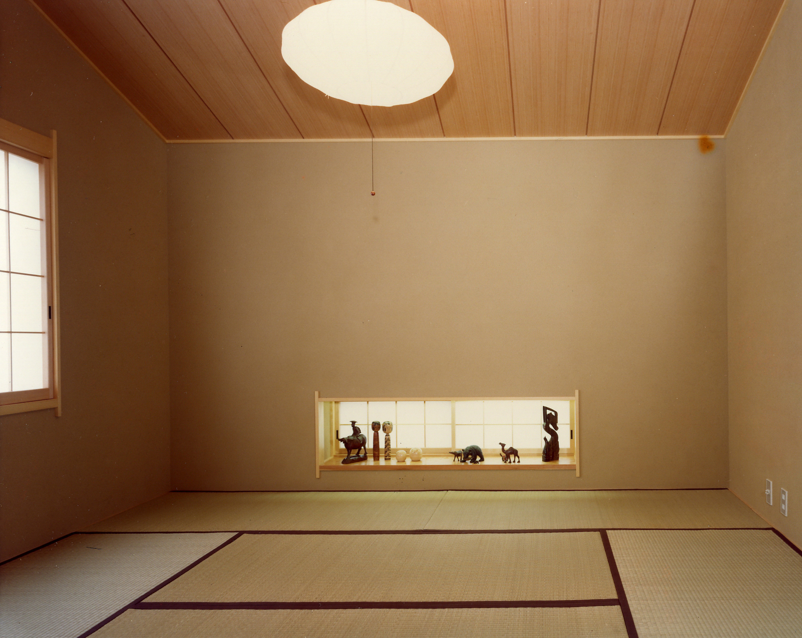 和室。勾配天井